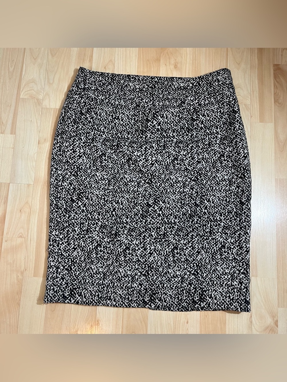 WHBM Skirt Womens 12 Black White Knee Length Pencil Classic Career Professional